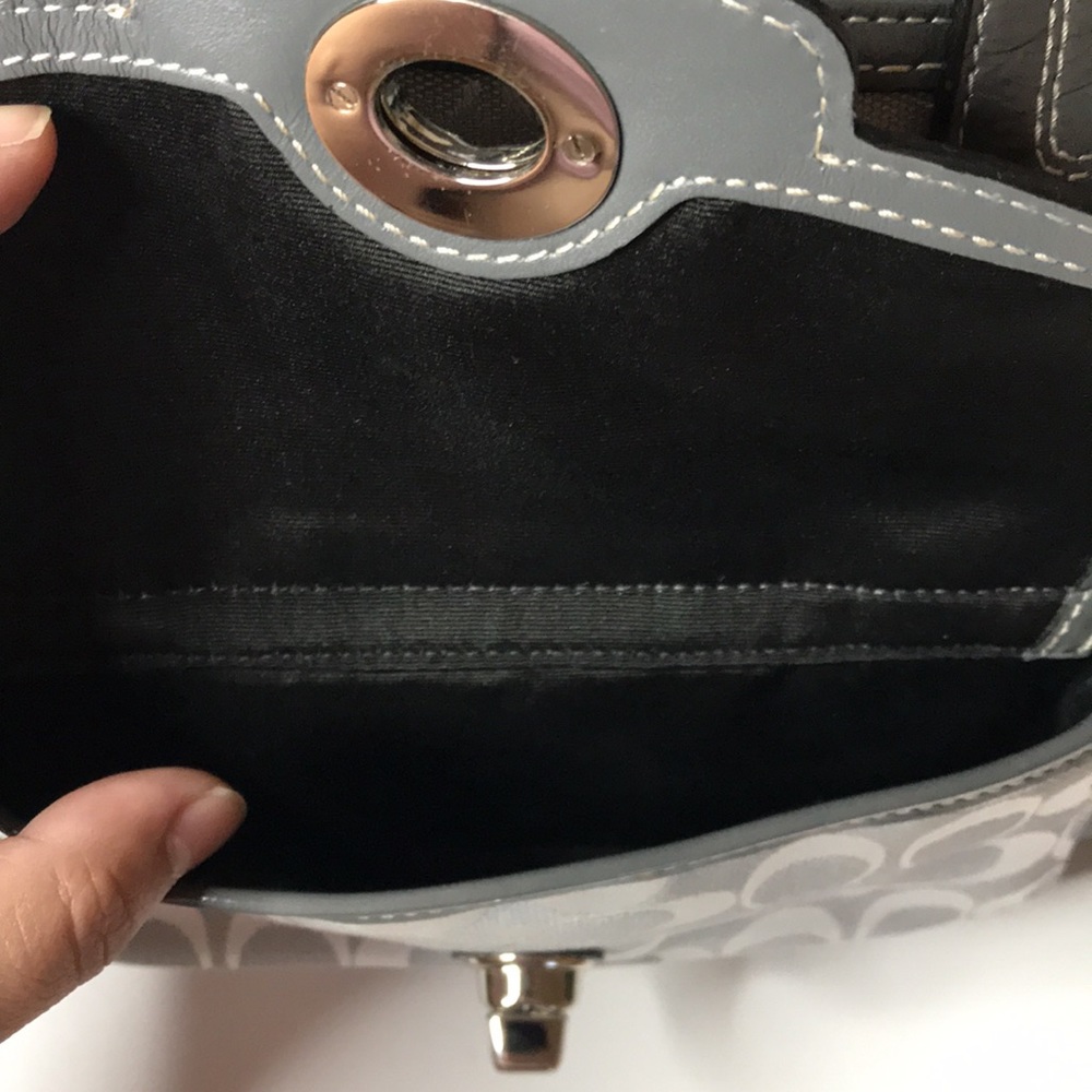 (SOLD) COACH Hampton signature satchel D1093-f13977 Classic C Grey pu… - Picture 4 of 17